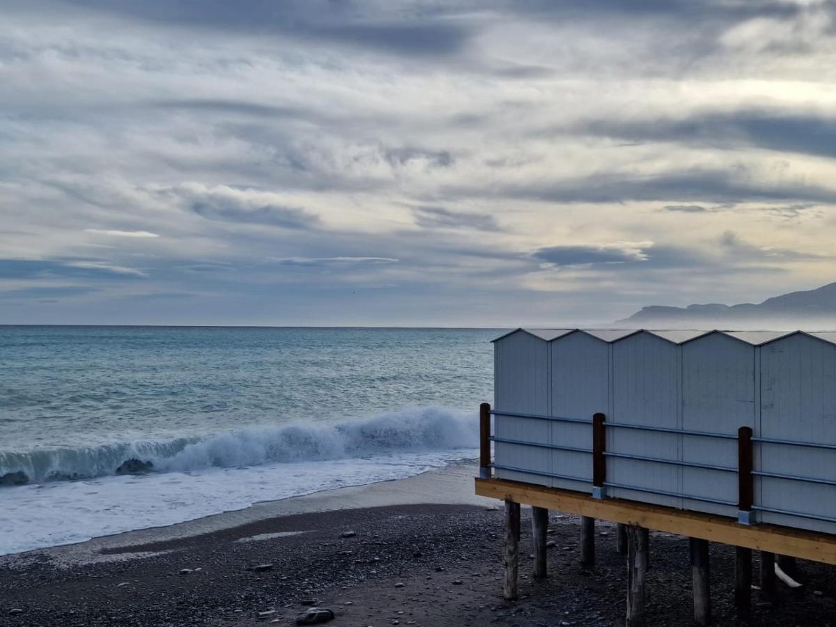 Casa Serena 12 Bordighera Bagian luar foto