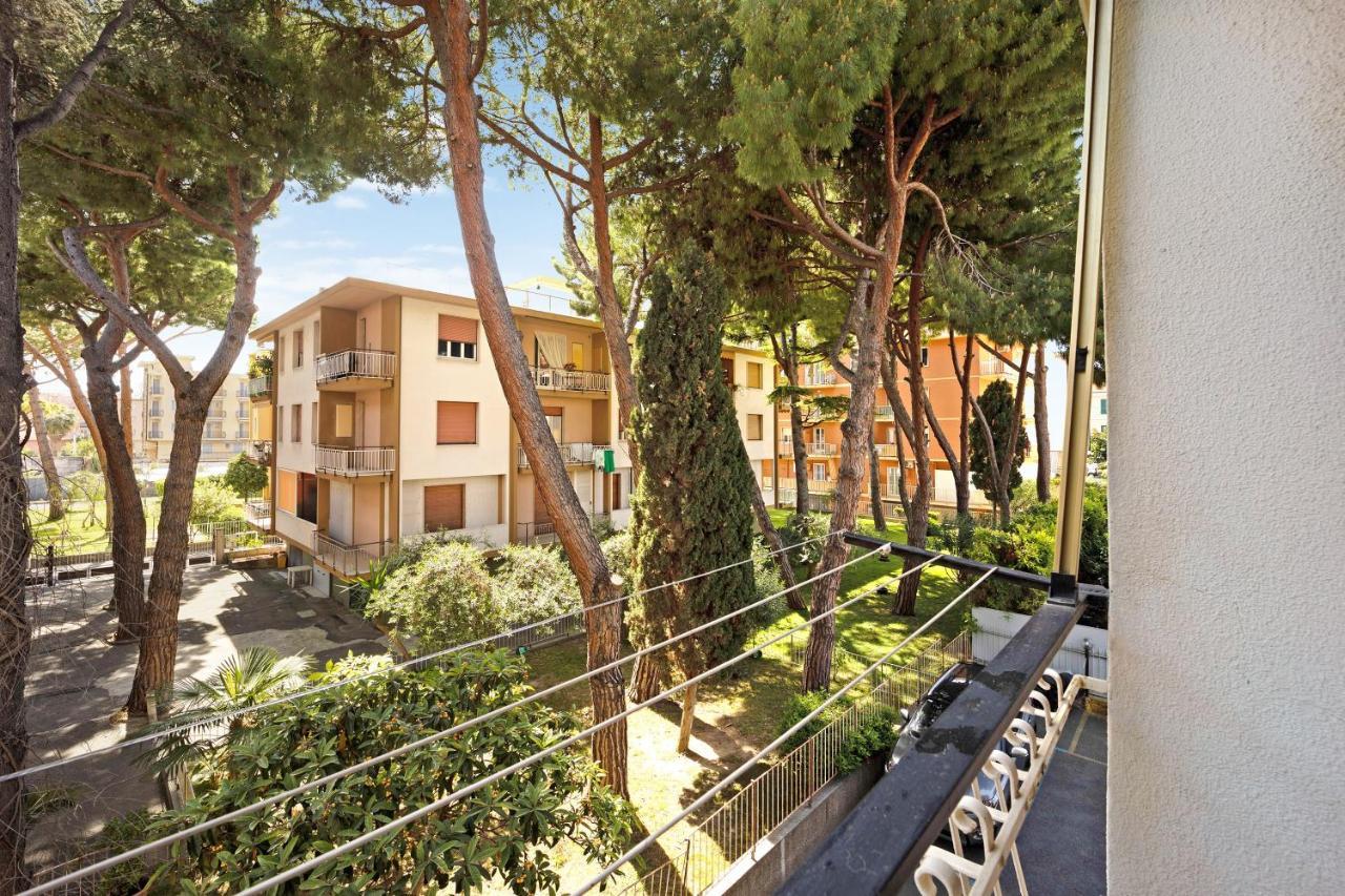 Casa Serena 12 Bordighera Bagian luar foto